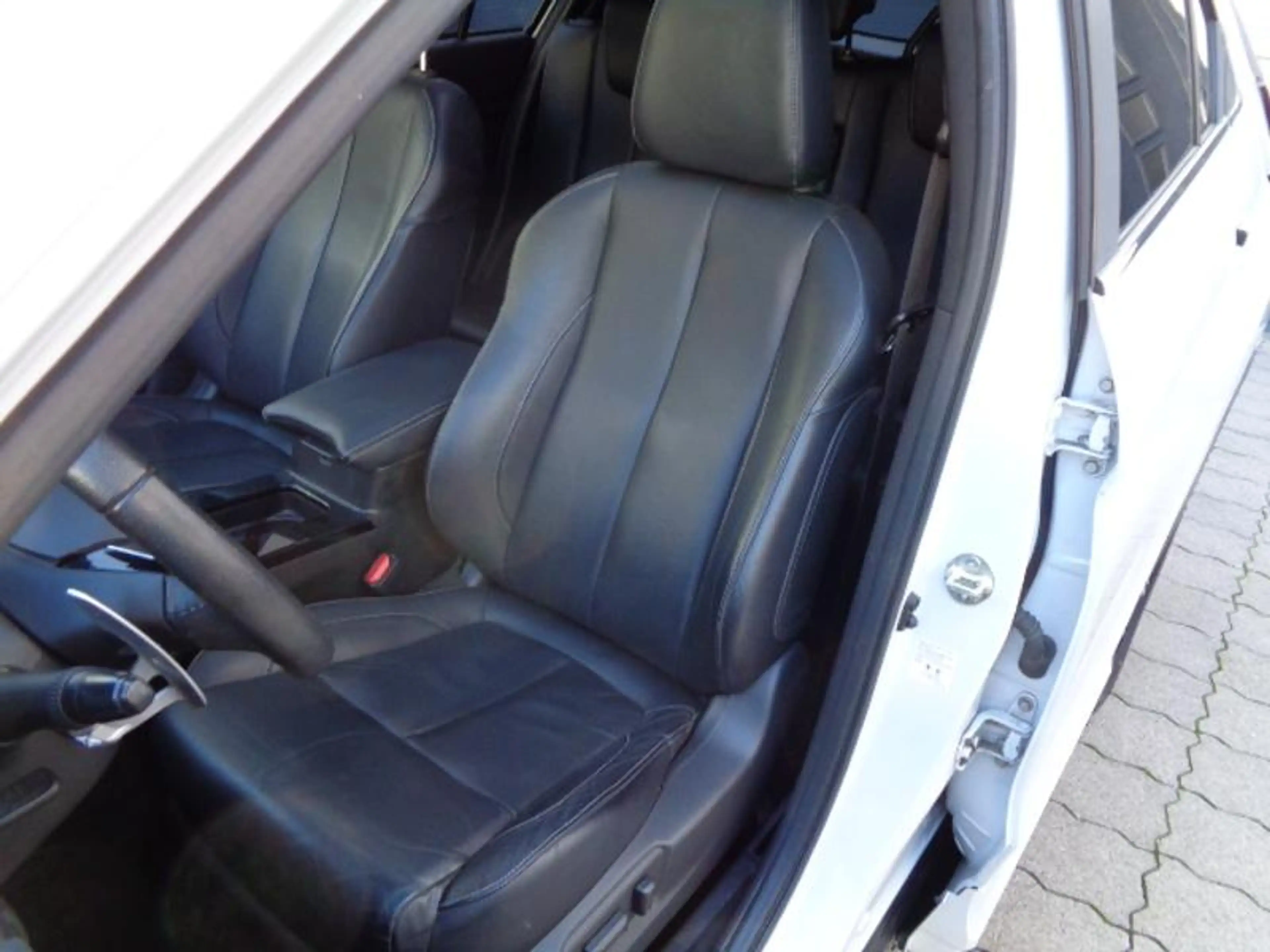 Mitsubishi Eclipse Cross Plug-in Hybrid TOP Panoramadach — photo 9