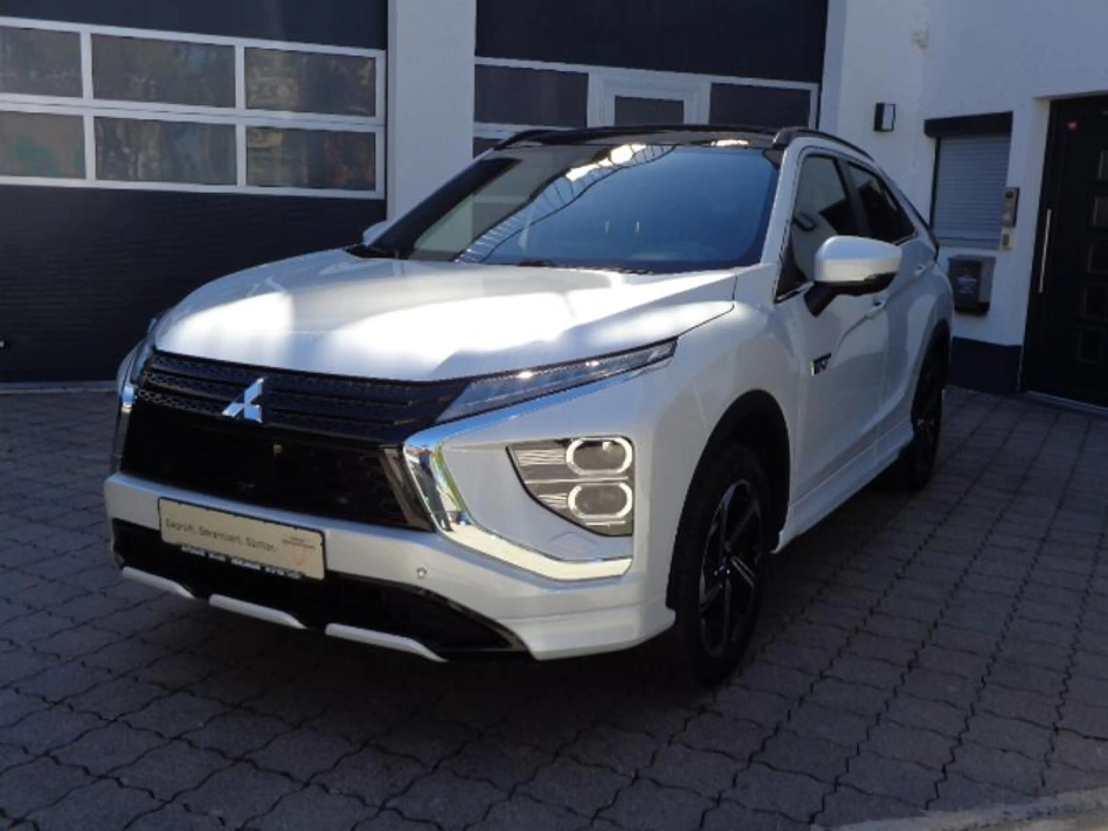 Mitsubishi Eclipse Cross Plug-in Hybrid TOP Panoramadach — photo 2
