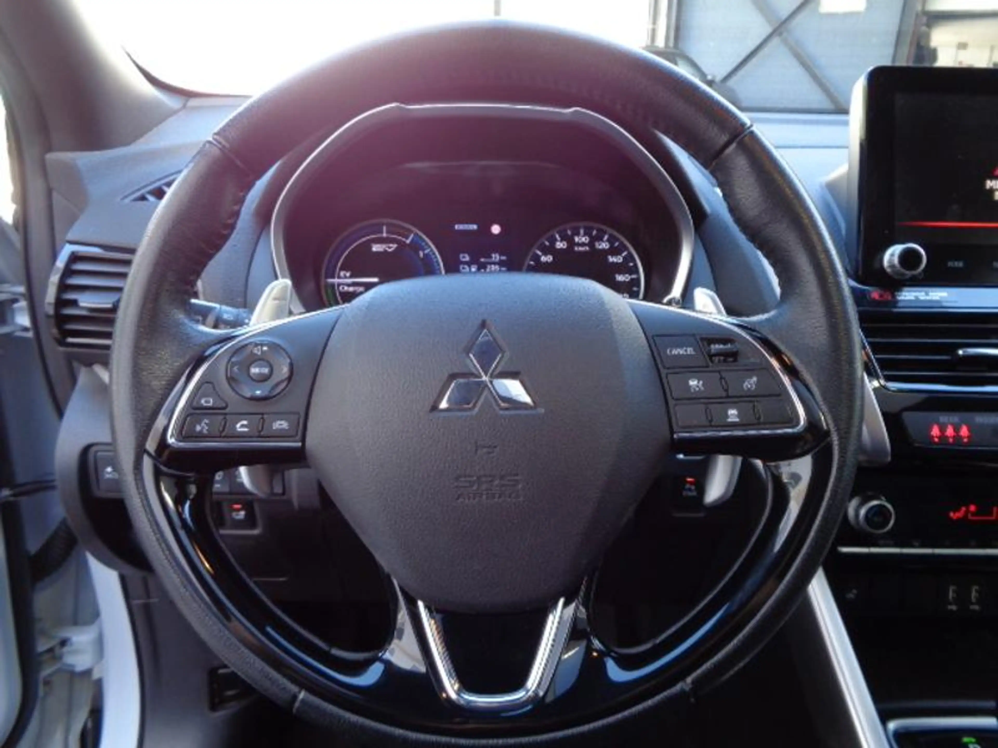 Mitsubishi Eclipse Cross Plug-in Hybrid TOP Panoramadach — photo 12