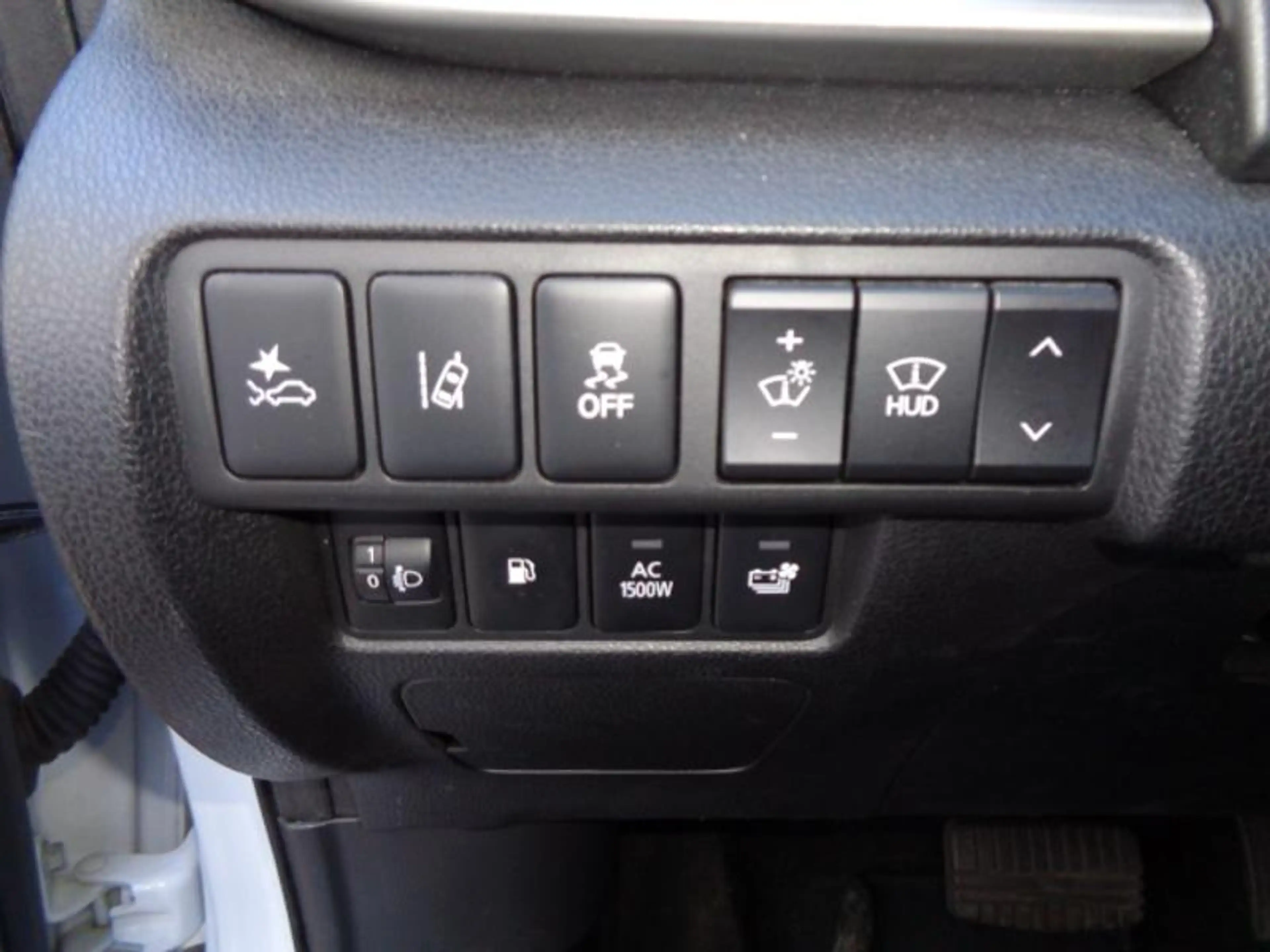 Mitsubishi Eclipse Cross Plug-in Hybrid TOP Panoramadach — photo 11