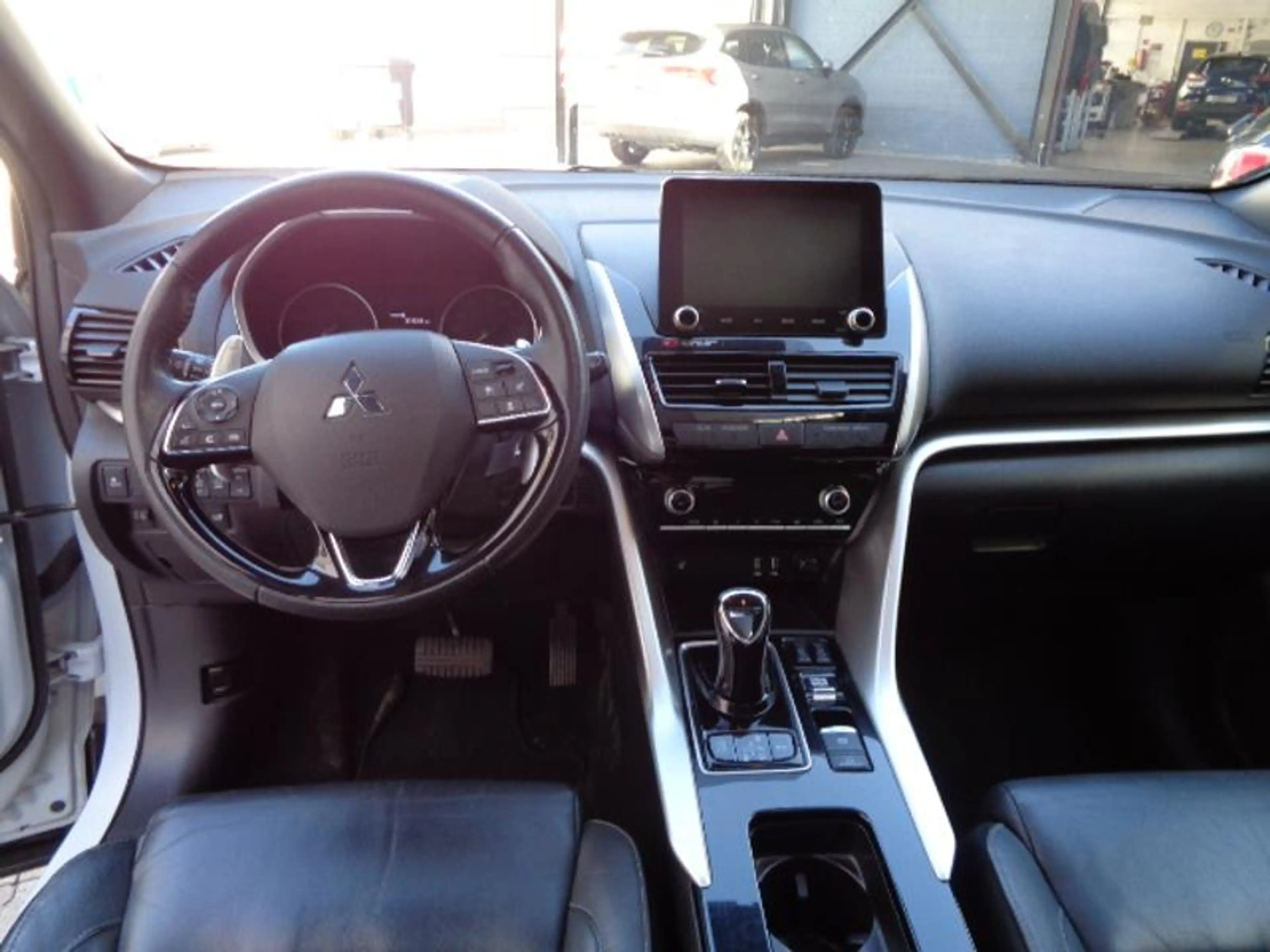 Mitsubishi Eclipse Cross Plug-in Hybrid TOP Panoramadach — photo 8