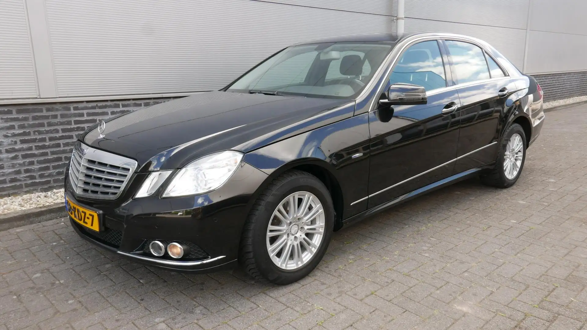 Mercedes-Benz E 200 CDI Elegance AUT,NAVI,CLIMA,138064 KM. Zwart - 2