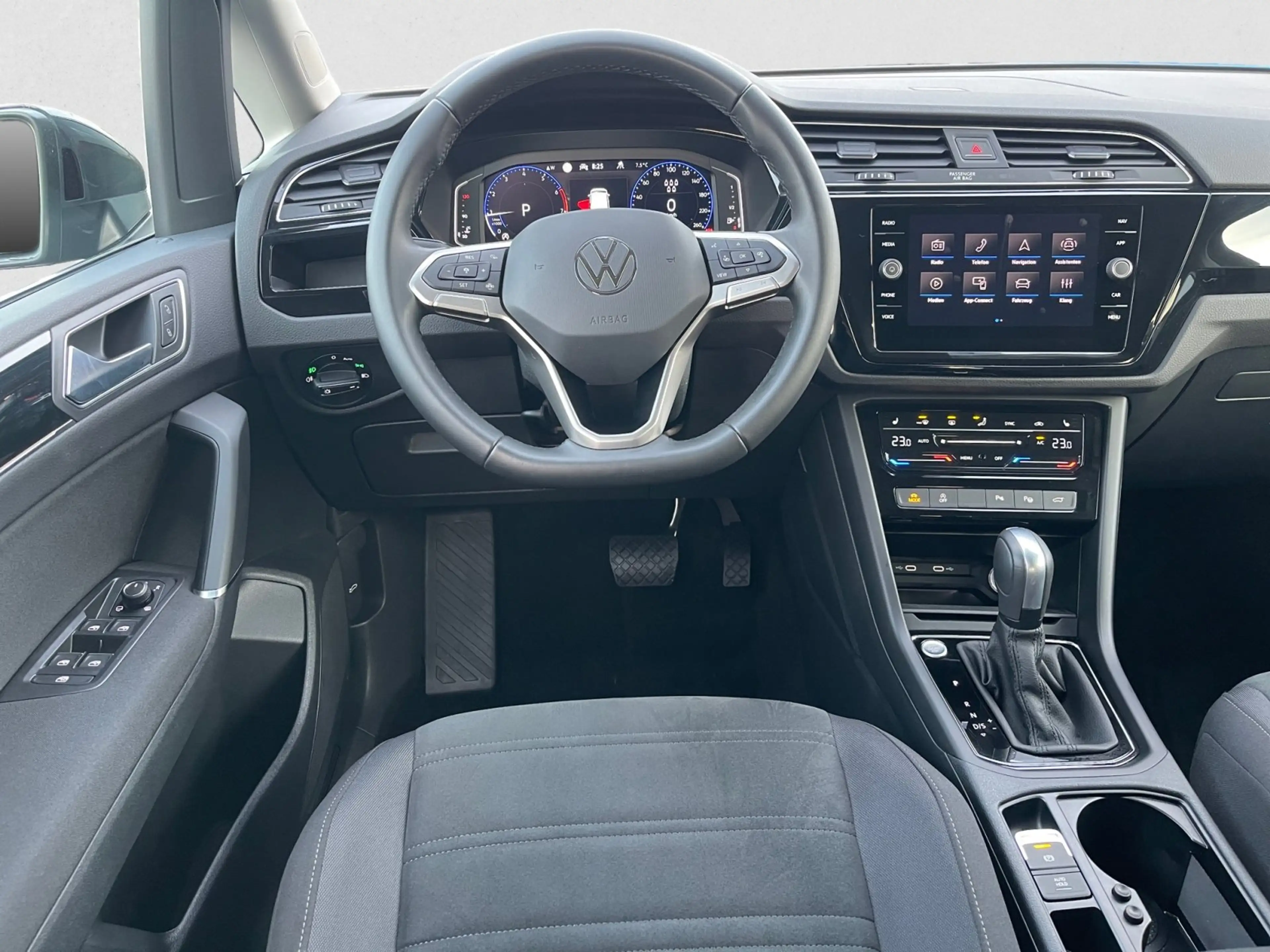 Volkswagen Touran Highline TSI DSG|7 SITZE|AHK|el.HECK|NAVI — photo 11