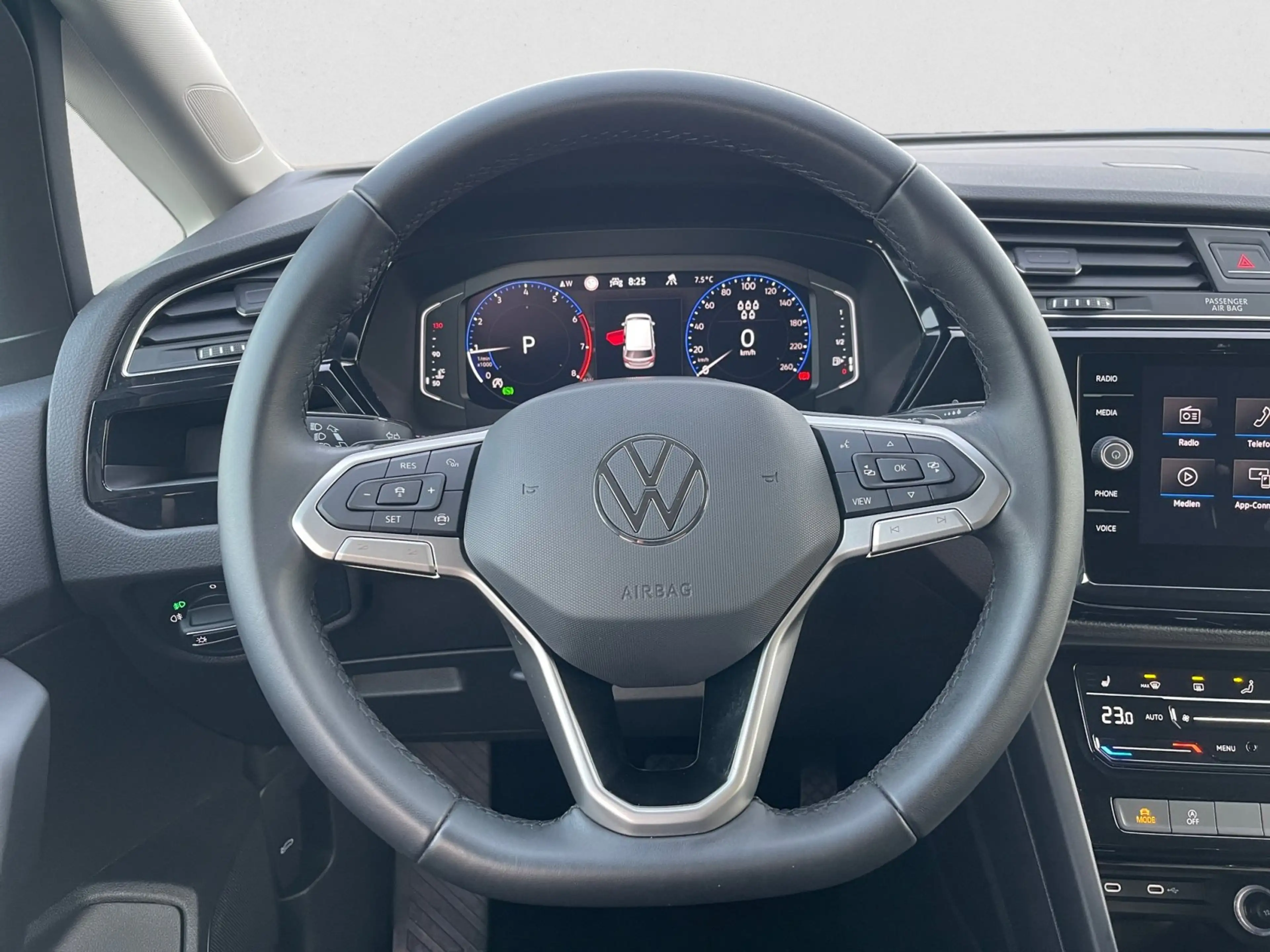 Volkswagen Touran Highline TSI DSG|7 SITZE|AHK|el.HECK|NAVI — photo 14