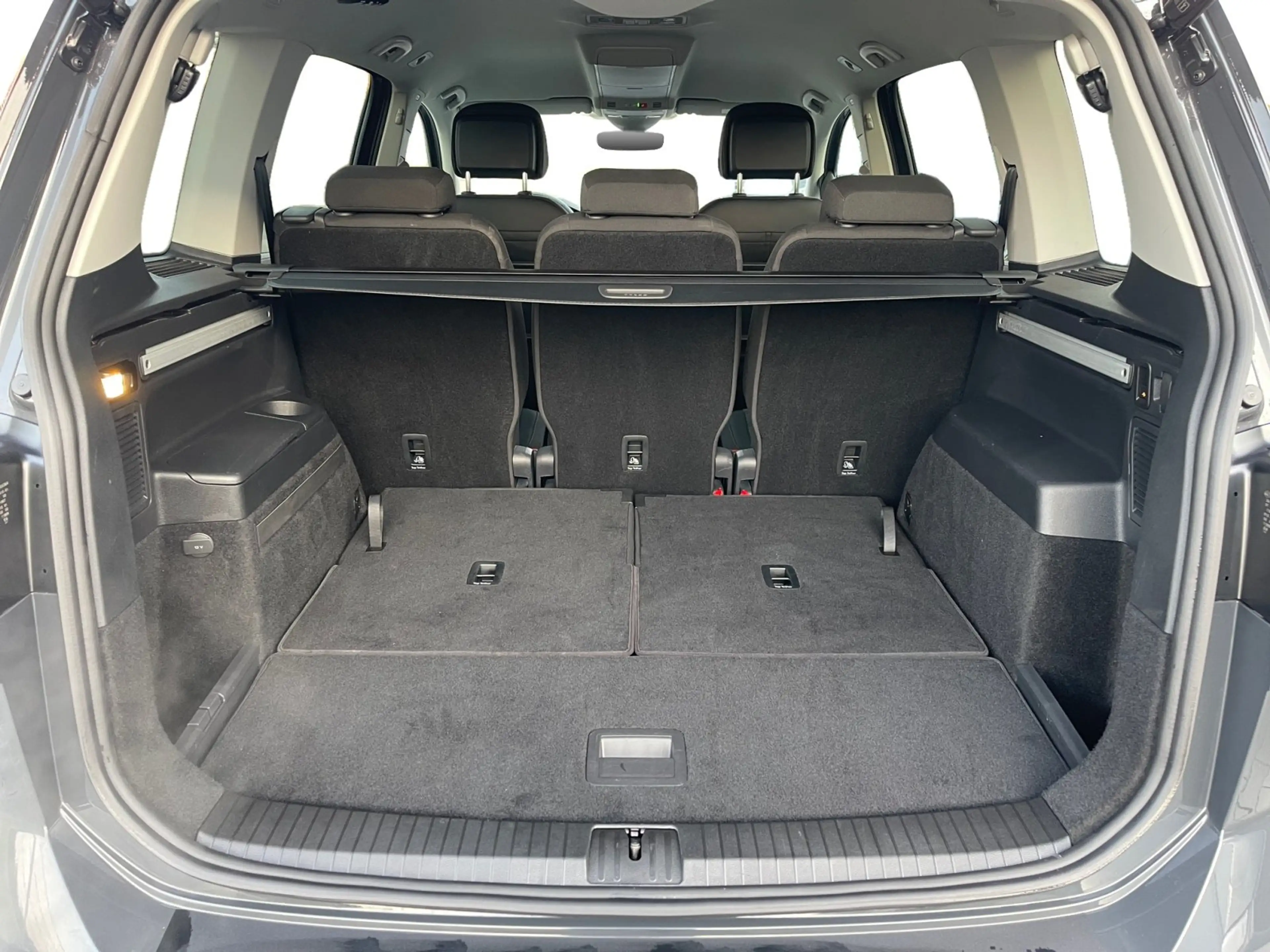 Volkswagen Touran Highline TSI DSG|7 SITZE|AHK|el.HECK|NAVI — photo 7