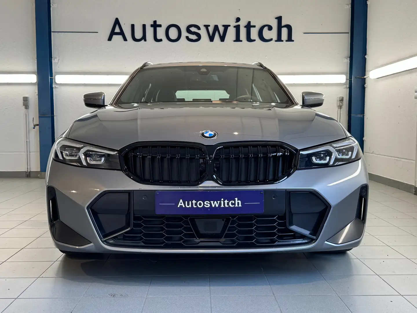 BMW 320 i Touring - M Sport/ActiveCruise/Camera/HiFi/DAB Gris - 2