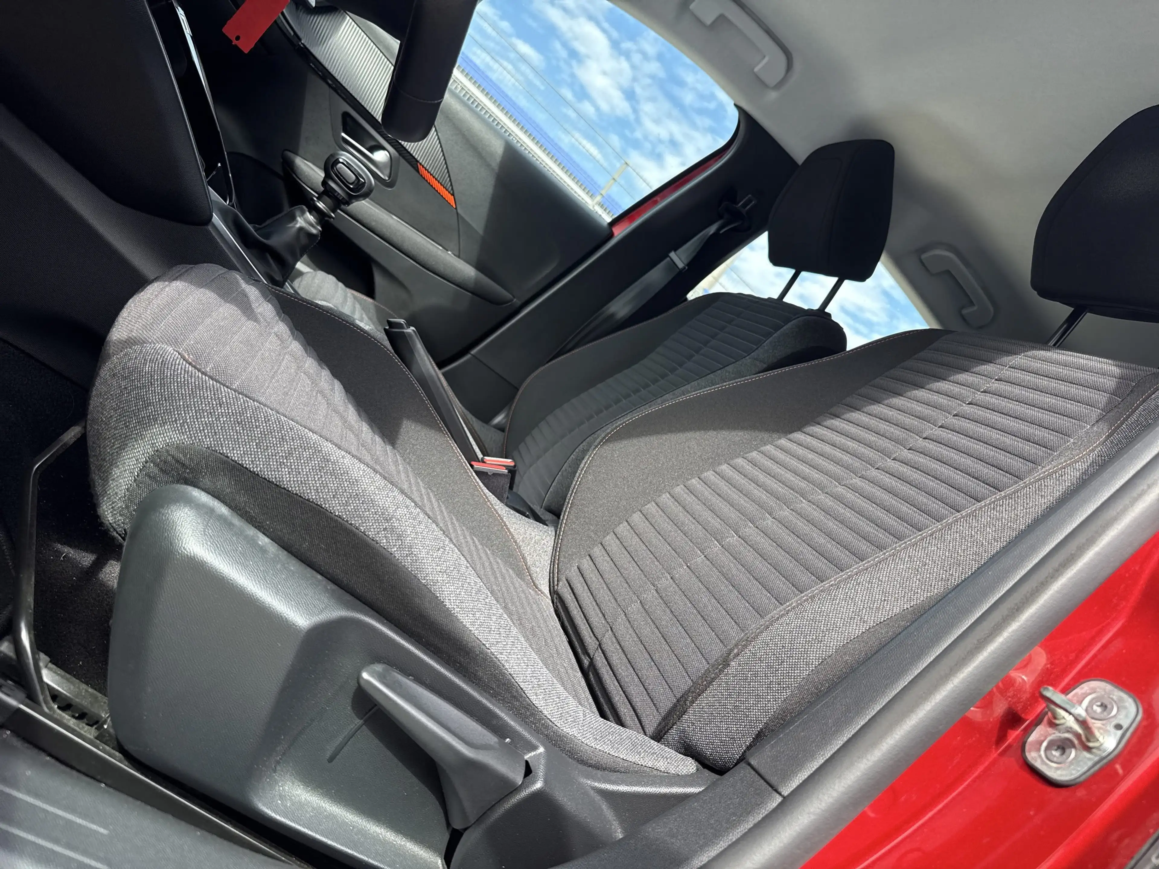 Peugeot 208 1.2 PureTech 100 Active Pack LED+Navi+PDC — photo 8