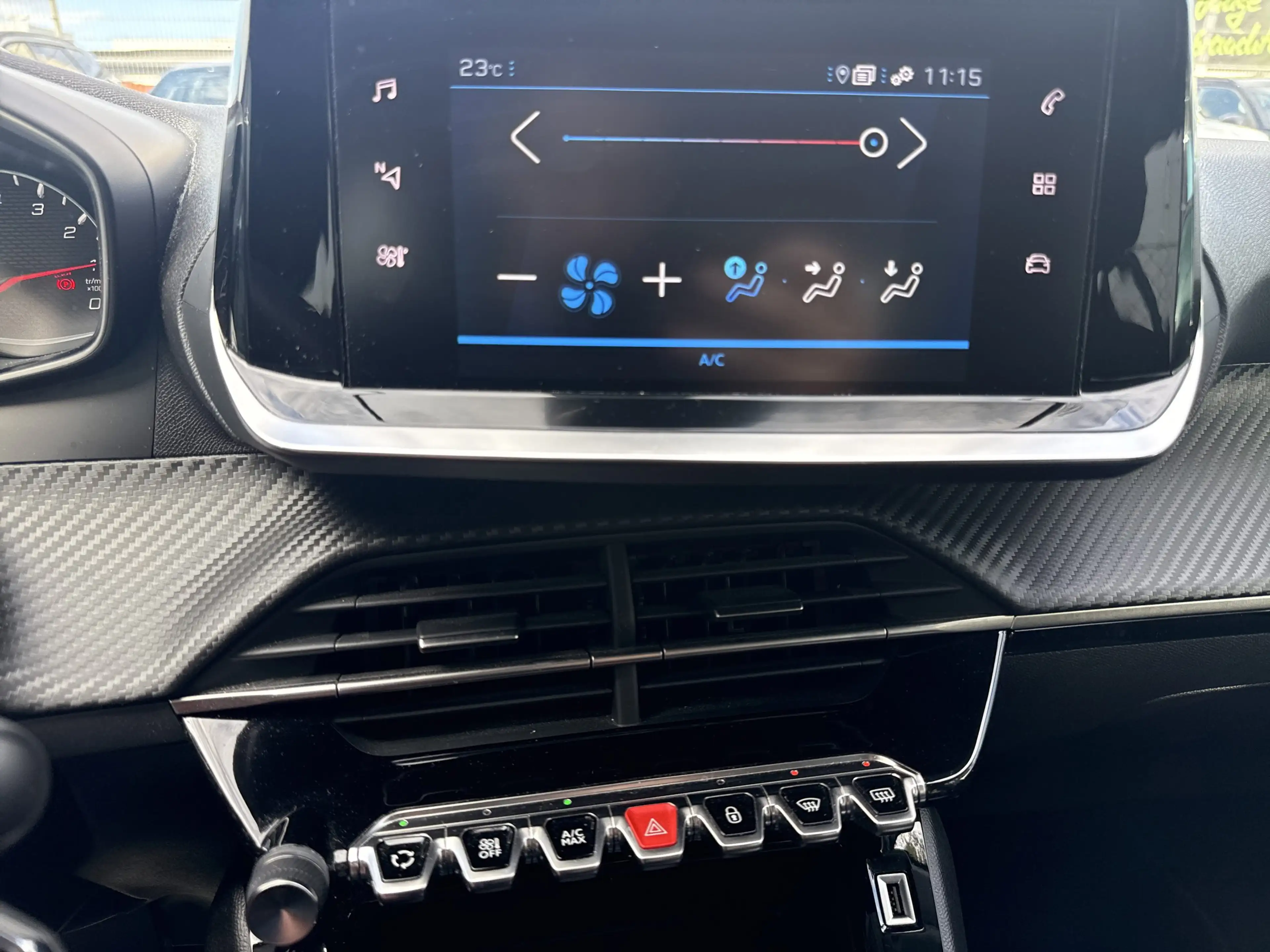 Peugeot 208 1.2 PureTech 100 Active Pack LED+Navi+PDC — photo 12