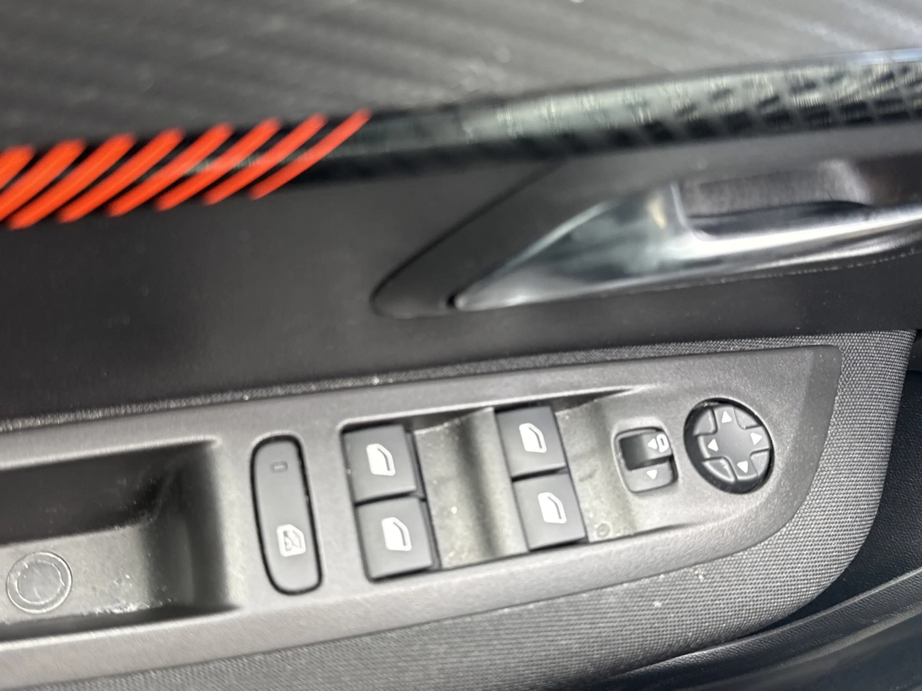 Peugeot 208 1.2 PureTech 100 Active Pack LED+Navi+PDC — photo 14