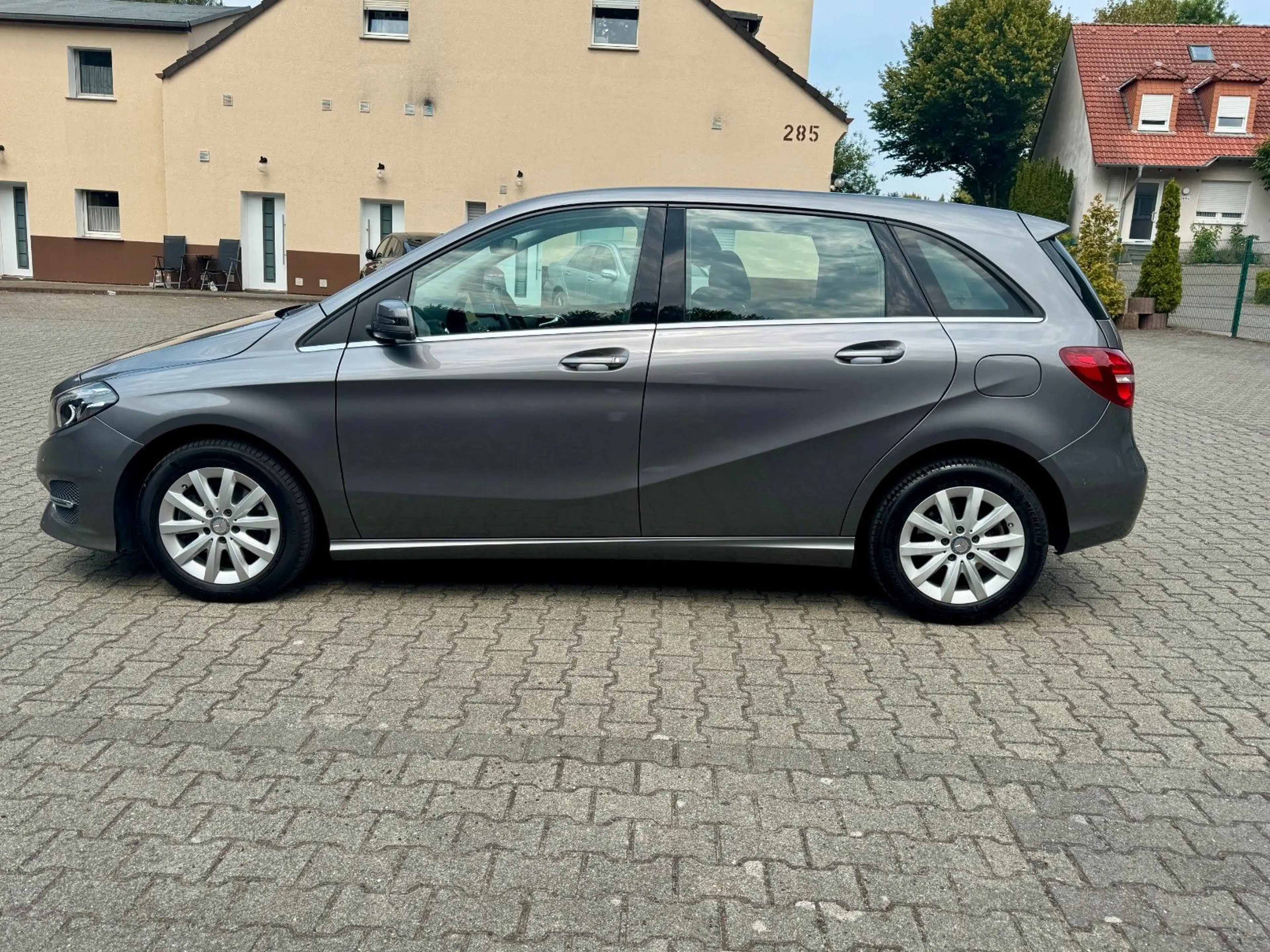 Mercedes-Benz B 220 CDI Autom. Rfk Tüv neu Alu Navi Parkassist — photo 8