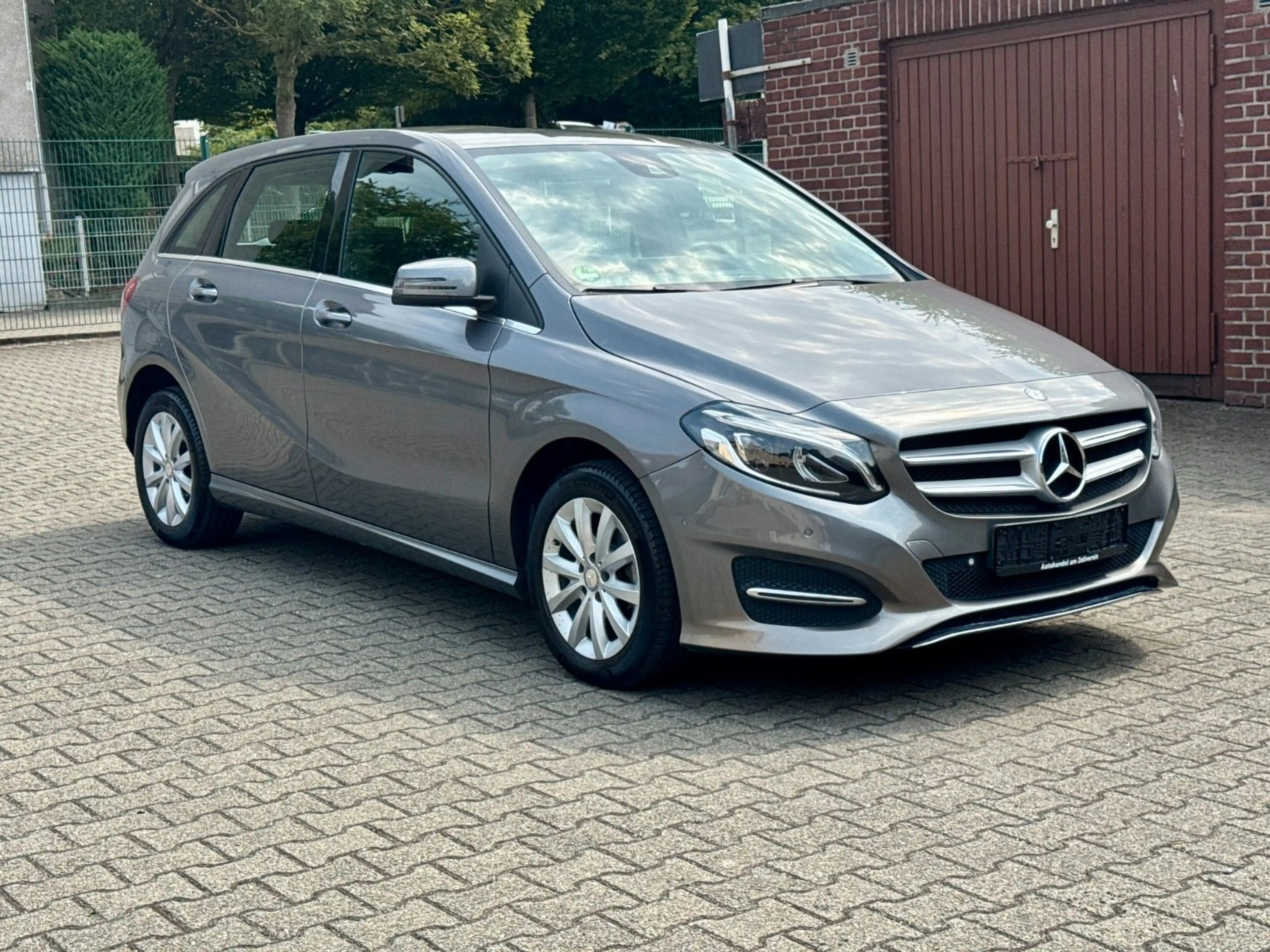 Mercedes-Benz B 220 CDI Autom. Rfk Tüv neu Alu Navi Parkassist — photo 3