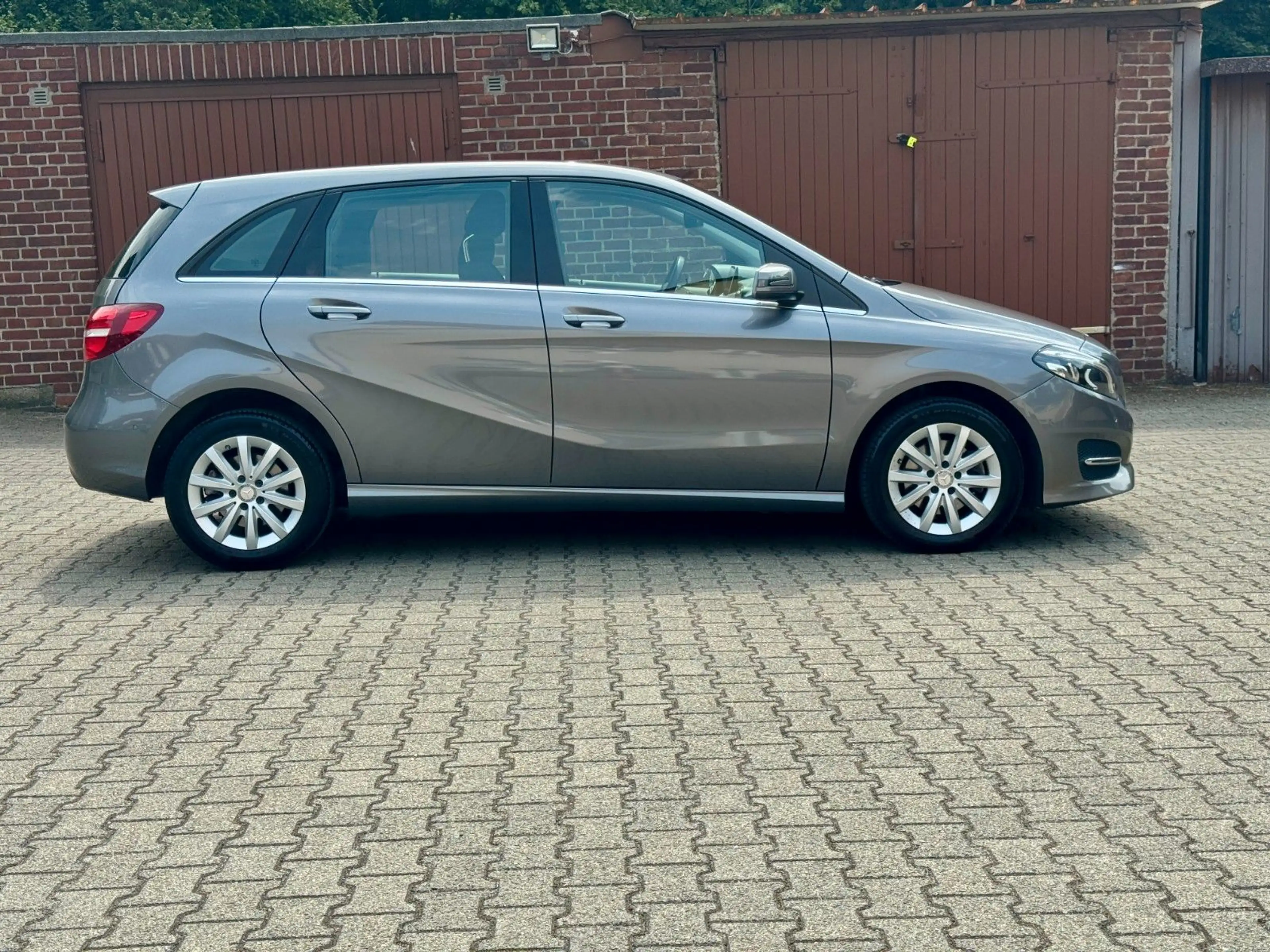 Mercedes-Benz B 220 CDI Autom. Rfk Tüv neu Alu Navi Parkassist — photo 4