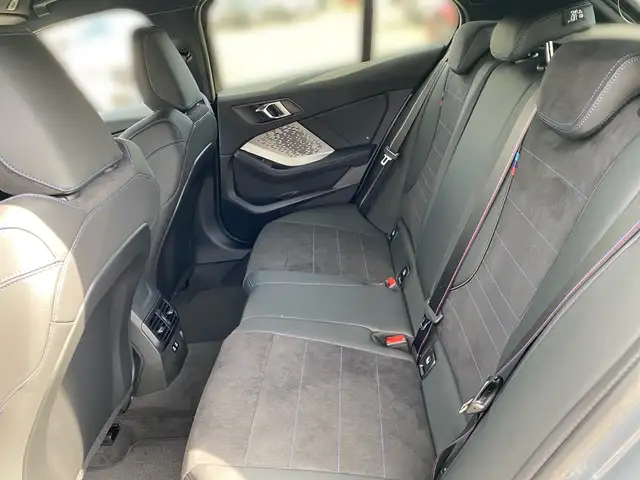 BMW 1 Series view 11