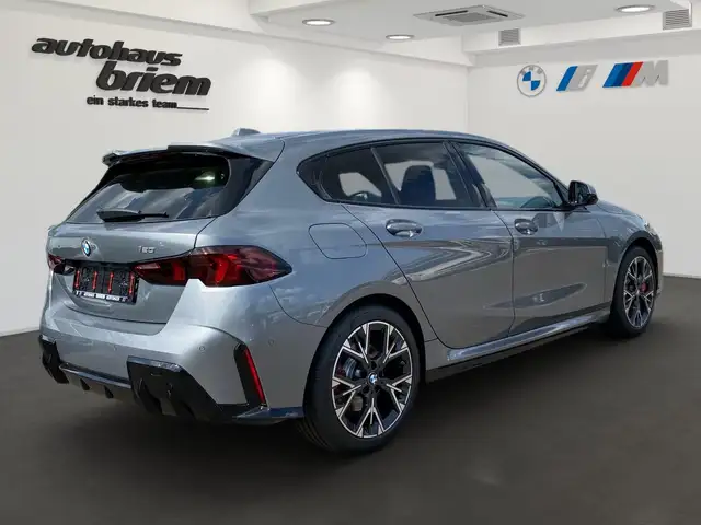 BMW 1 Series view 3