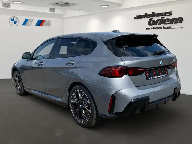 BMW 1 Series view 4