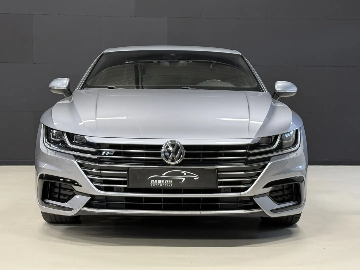Volkswagen Arteon 1.5 TSI Business R-Line | Keyless | Apple Carplay Grijs - 2