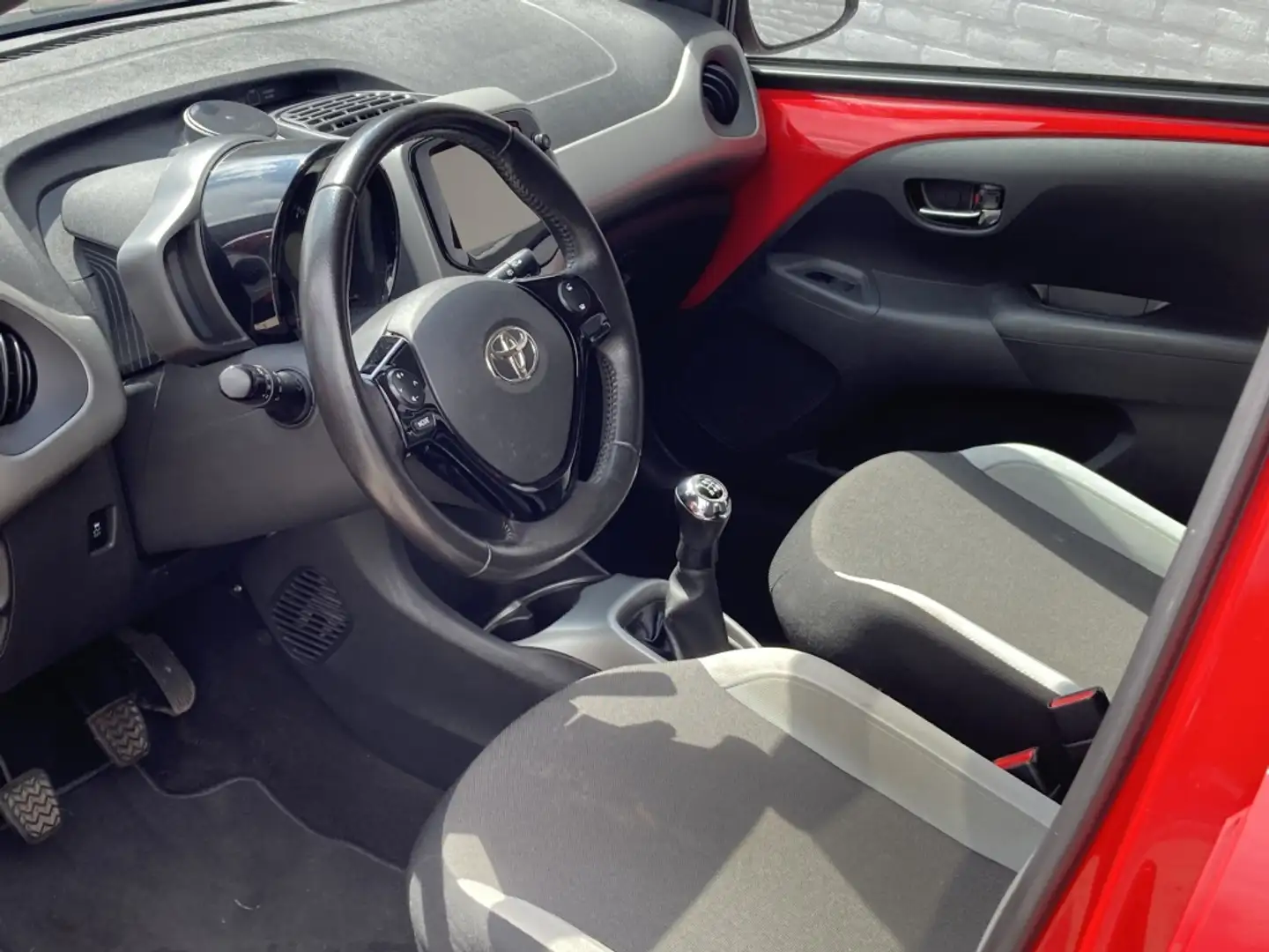 Toyota Aygo 1.0 VVT-i x-play 5-deurs | LM velgen | Camera | Mi Rot - 2