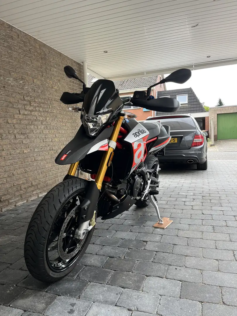 Aprilia Dorsoduro 900 Zwart - 1
