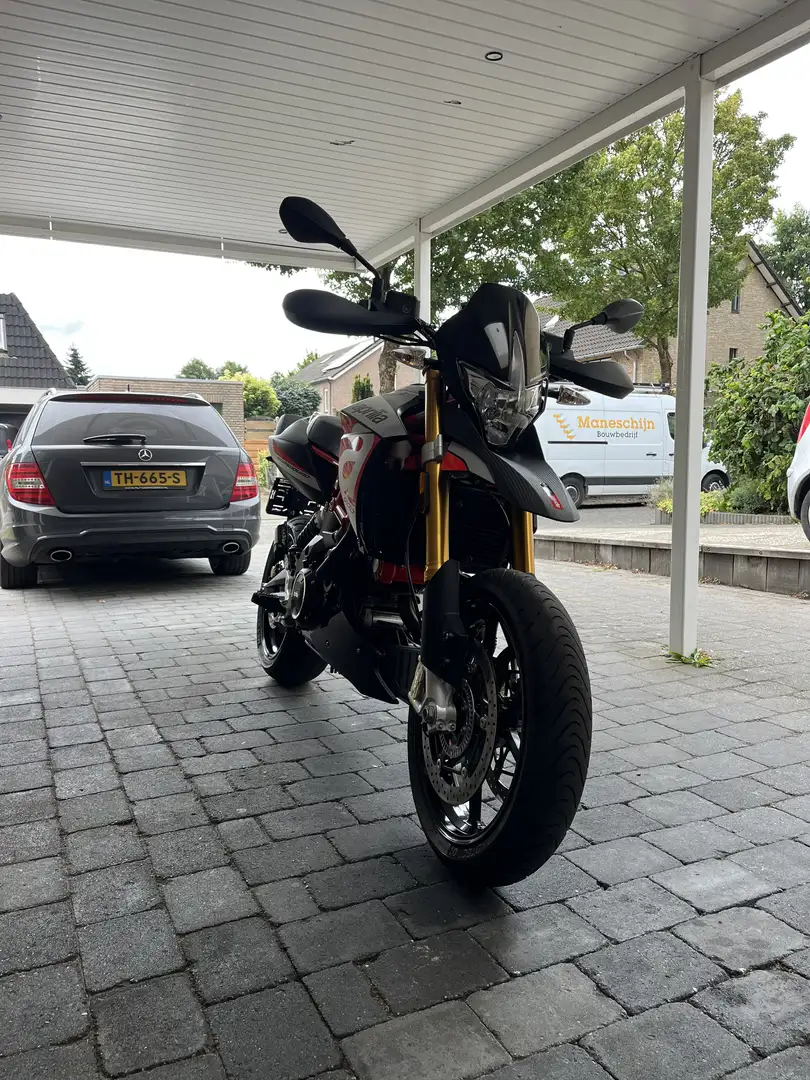 Aprilia Dorsoduro 900 Zwart - 2