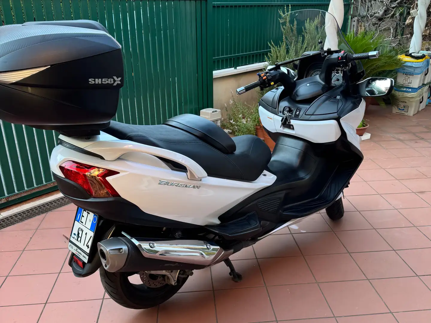 Suzuki Burgman 650 executive Bianco - 1