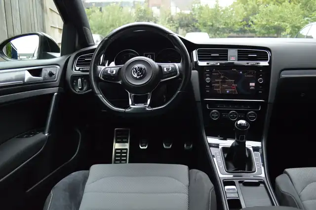 Volkswagen Golf view 4