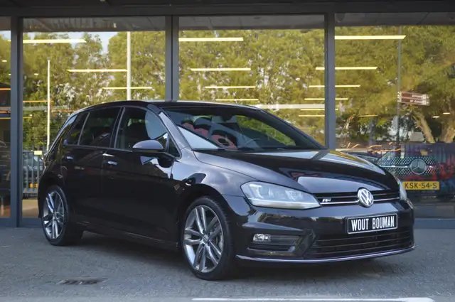 Volkswagen Golf view 3