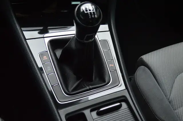 Volkswagen Golf view 13
