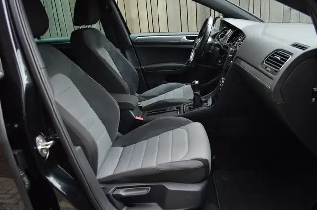 Volkswagen Golf view 9