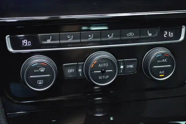 Volkswagen Golf view 12
