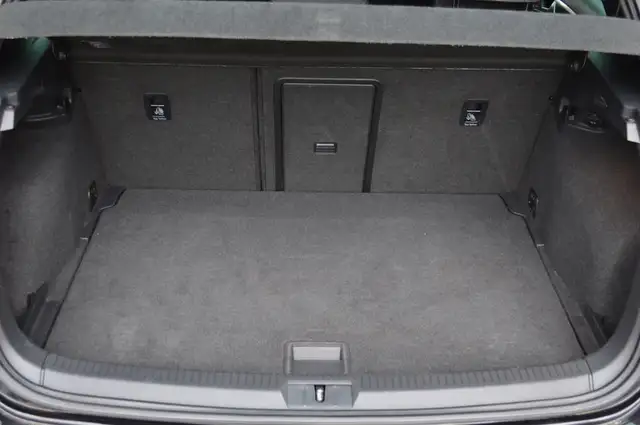 Volkswagen Golf view 19