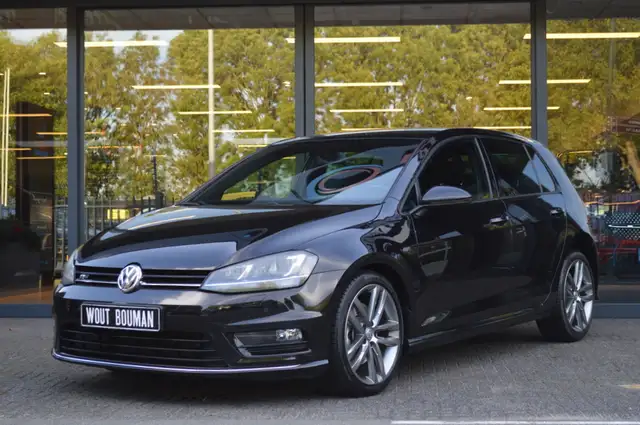 Volkswagen Golf view 2