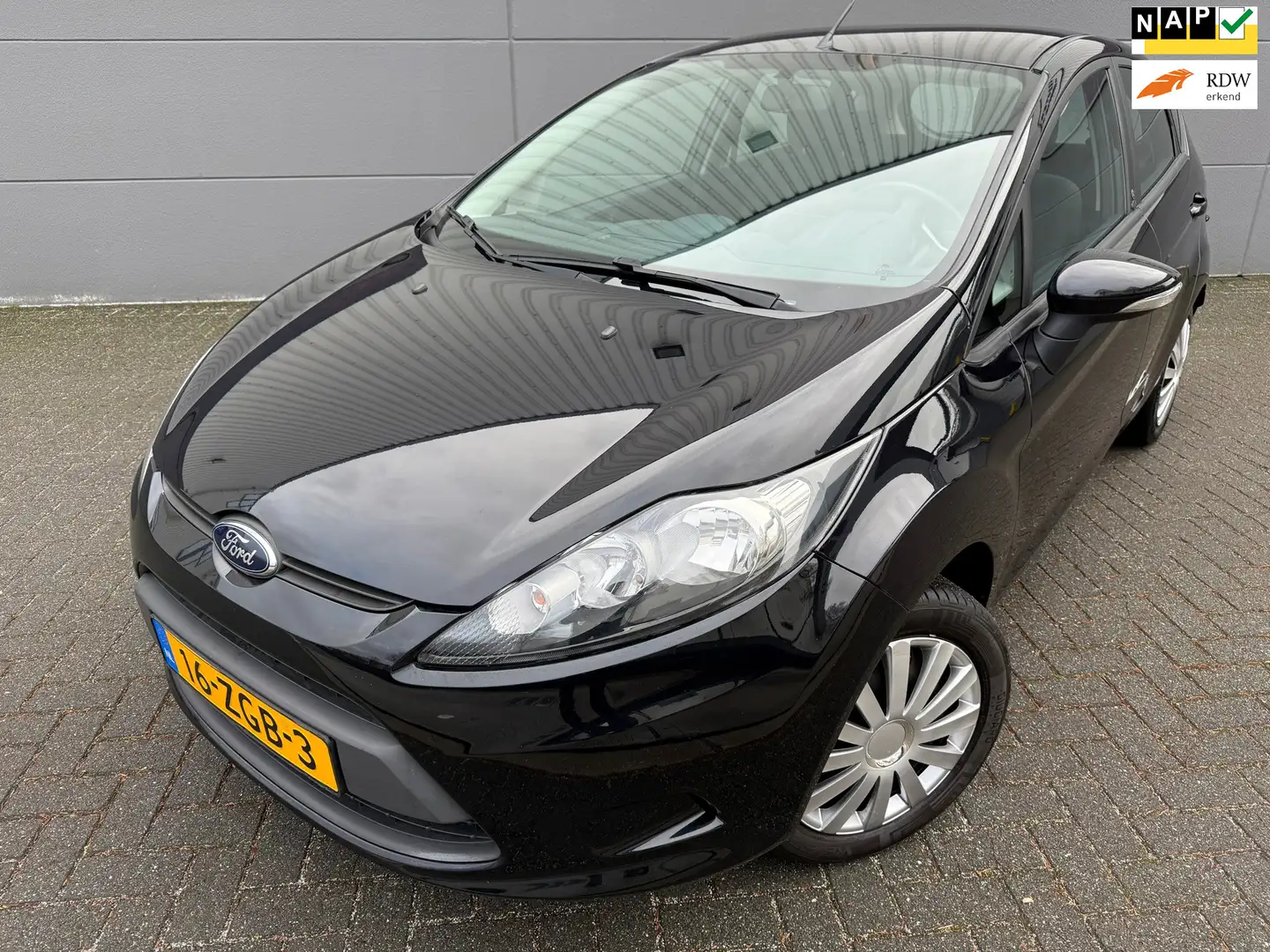 Ford Fiesta 1.25 Champion*AIRCO*NEW APK*NAP*ELKT-RAAM*C-D AFST Zwart - 1