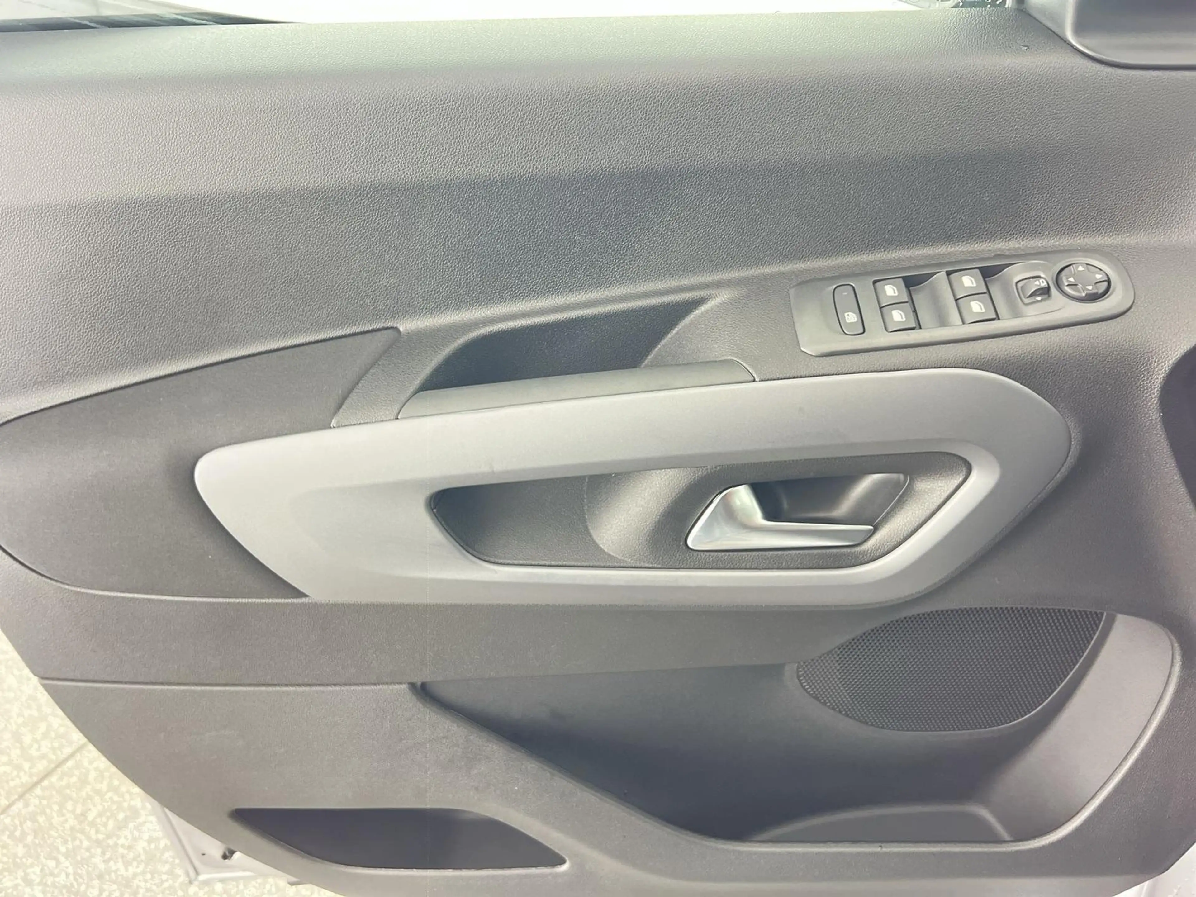 Citroen Berlingo 30 Jahre M 1.5D*SHZ*NAVI*RFK*LKH*uvm — photo 11