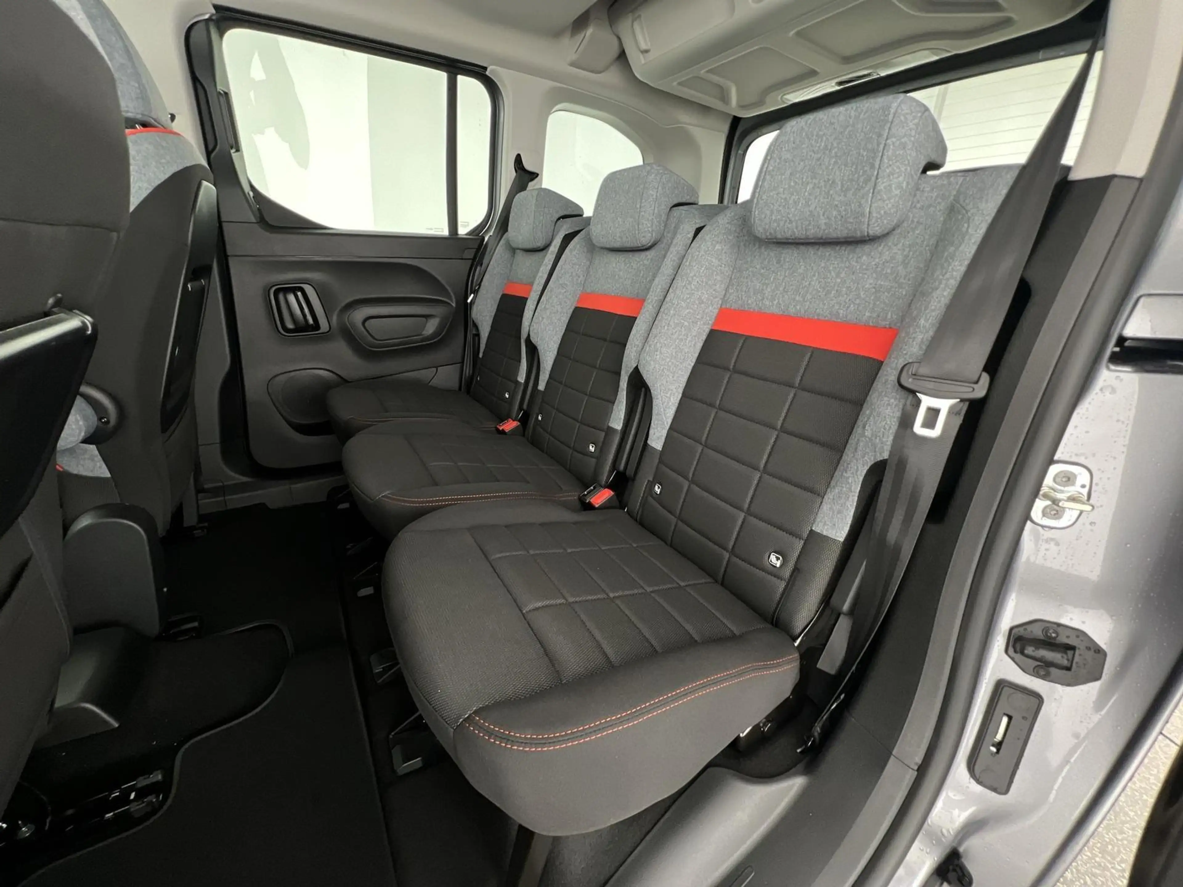 Citroen Berlingo 30 Jahre M 1.5D*SHZ*NAVI*RFK*LKH*uvm — photo 8