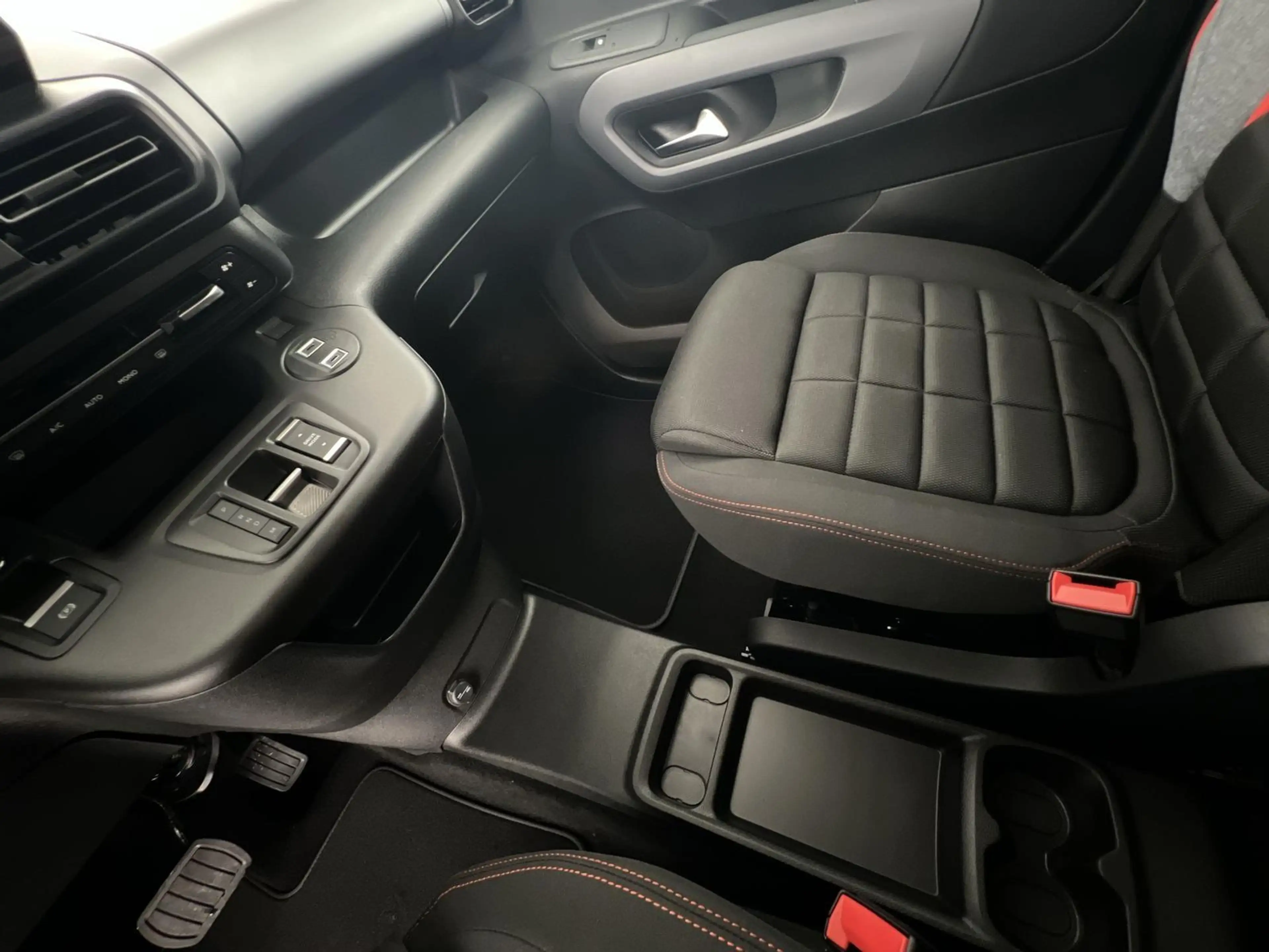 Citroen Berlingo 30 Jahre M 1.5D*SHZ*NAVI*RFK*LKH*uvm — photo 14