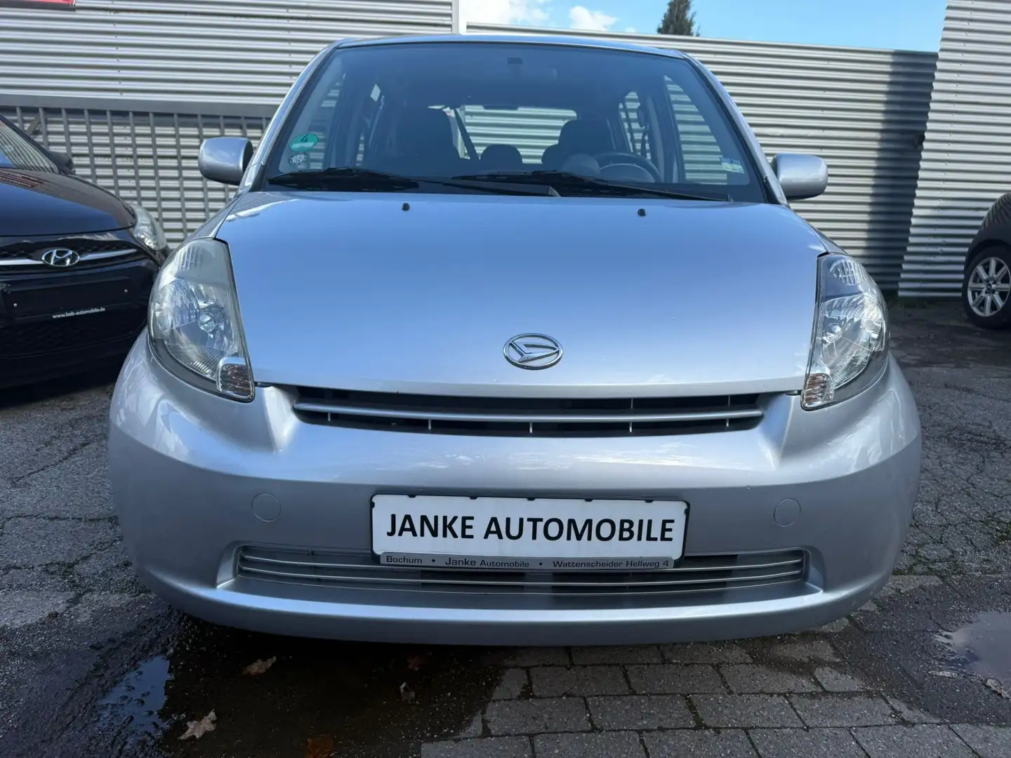 Daihatsu Sirion Sirion 1.3 Automatik / Tüv 3/28 / 1 Hand / AHK Plateado - 2