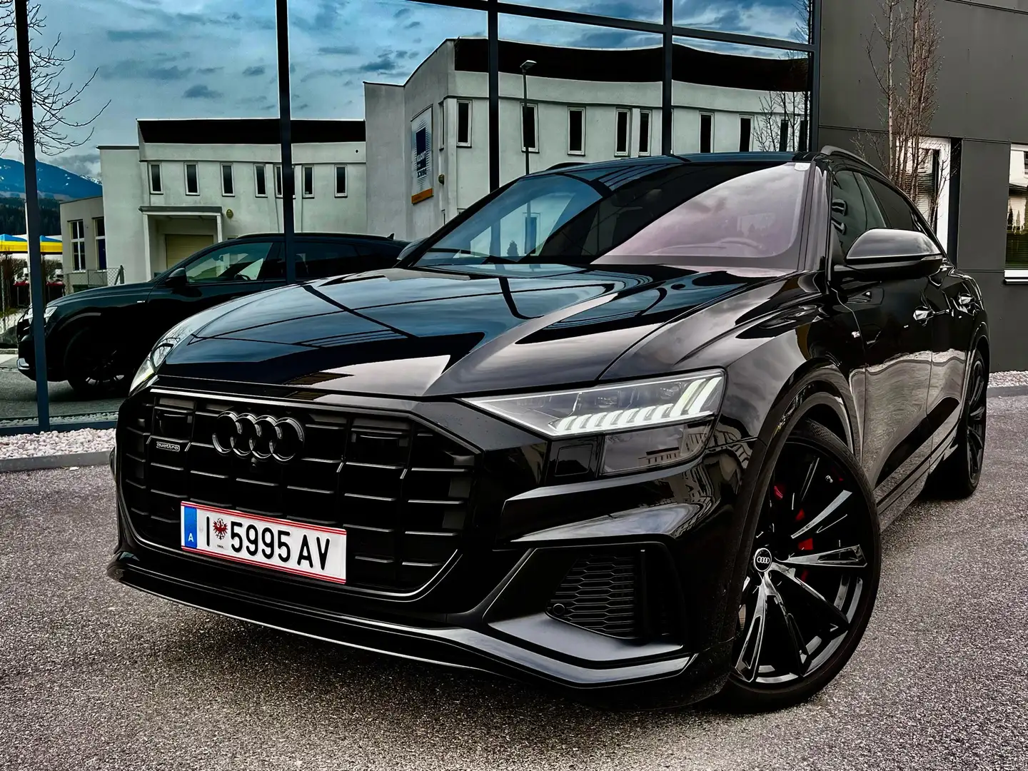Audi Q8 60 TFSI e quattro Tiptrronic Schwarz - 1