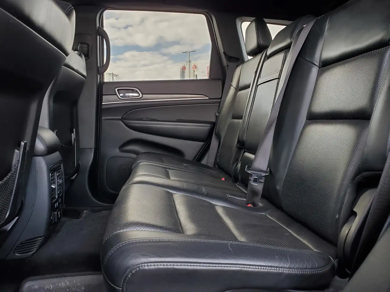 Jeep Grand Cherokee снимка Jeep Grand Cherokee