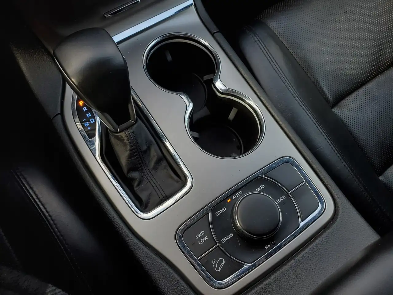 Jeep Grand Cherokee снимка Jeep Grand Cherokee