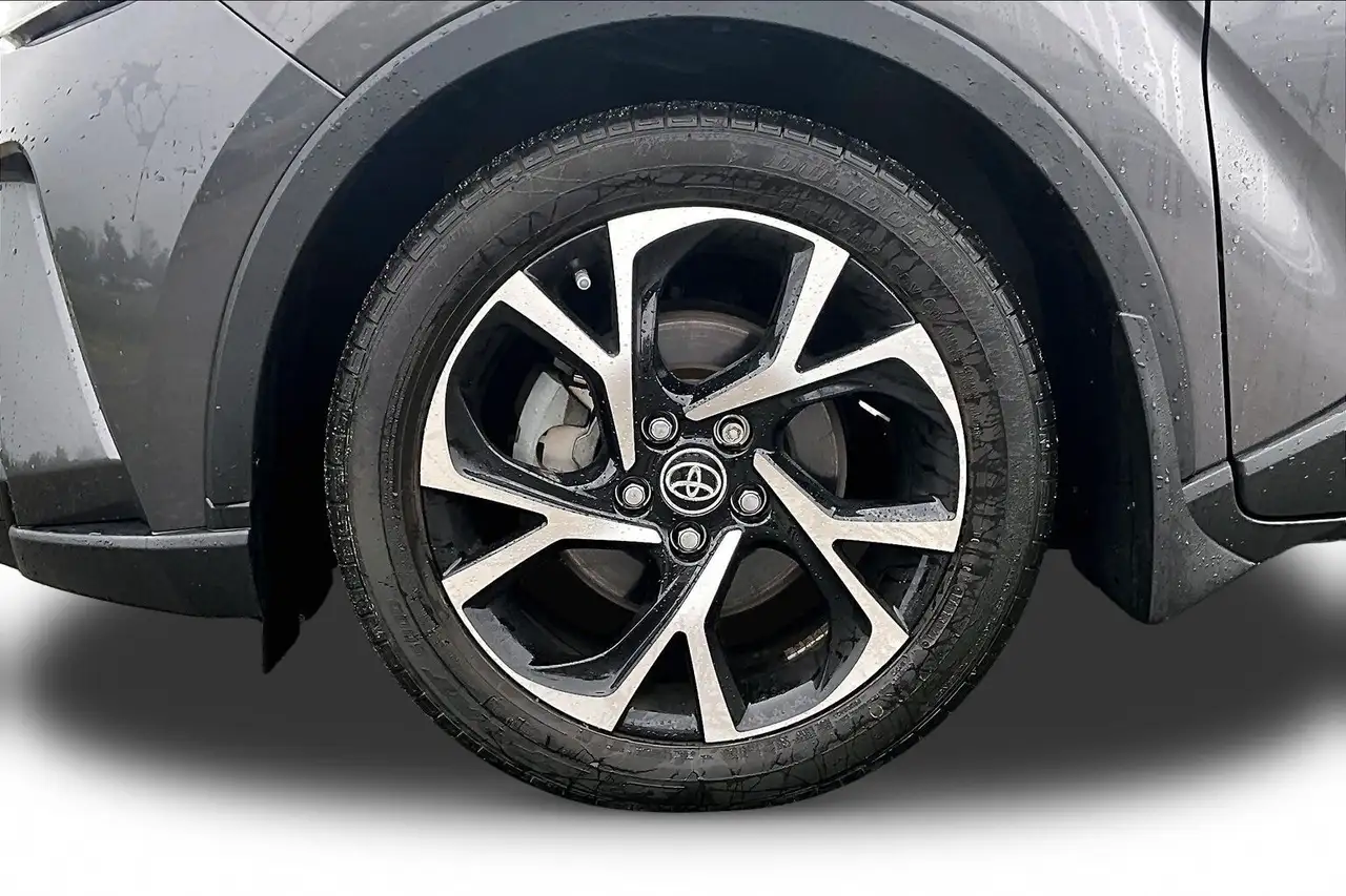 Toyota C-HR photo Toyota C-HR