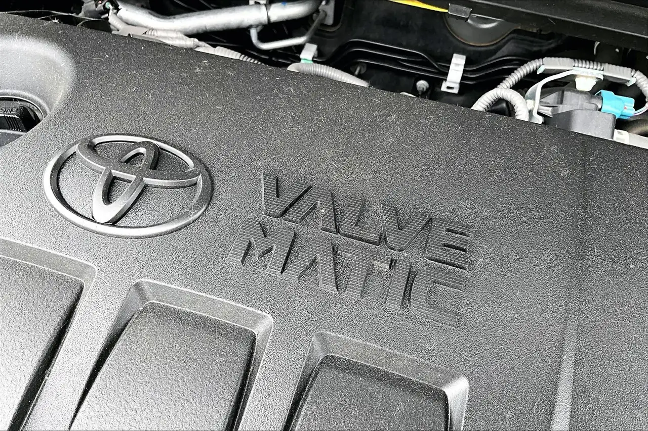 Toyota C-HR photo Toyota C-HR