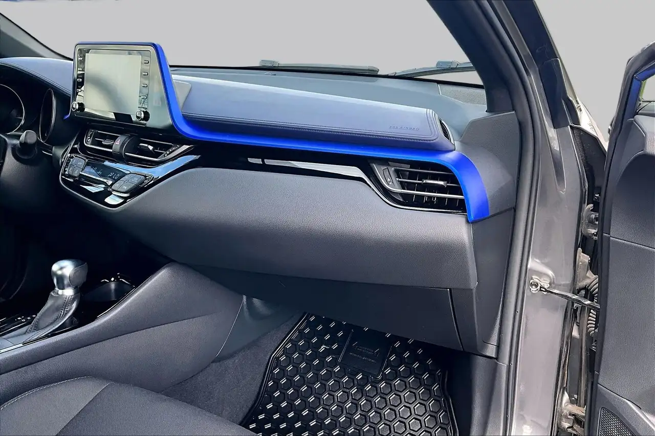 Toyota C-HR photo Toyota C-HR