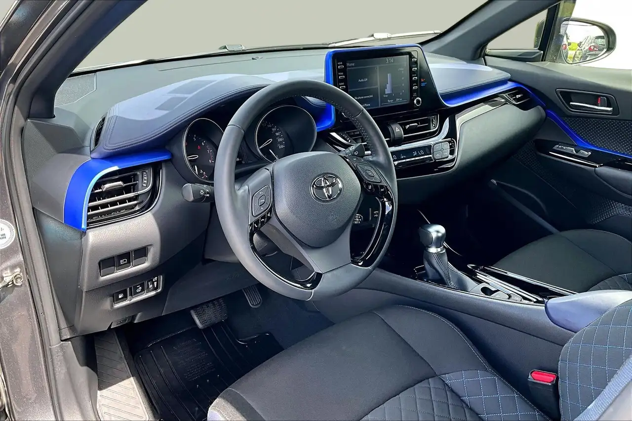 Toyota C-HR photo Toyota C-HR