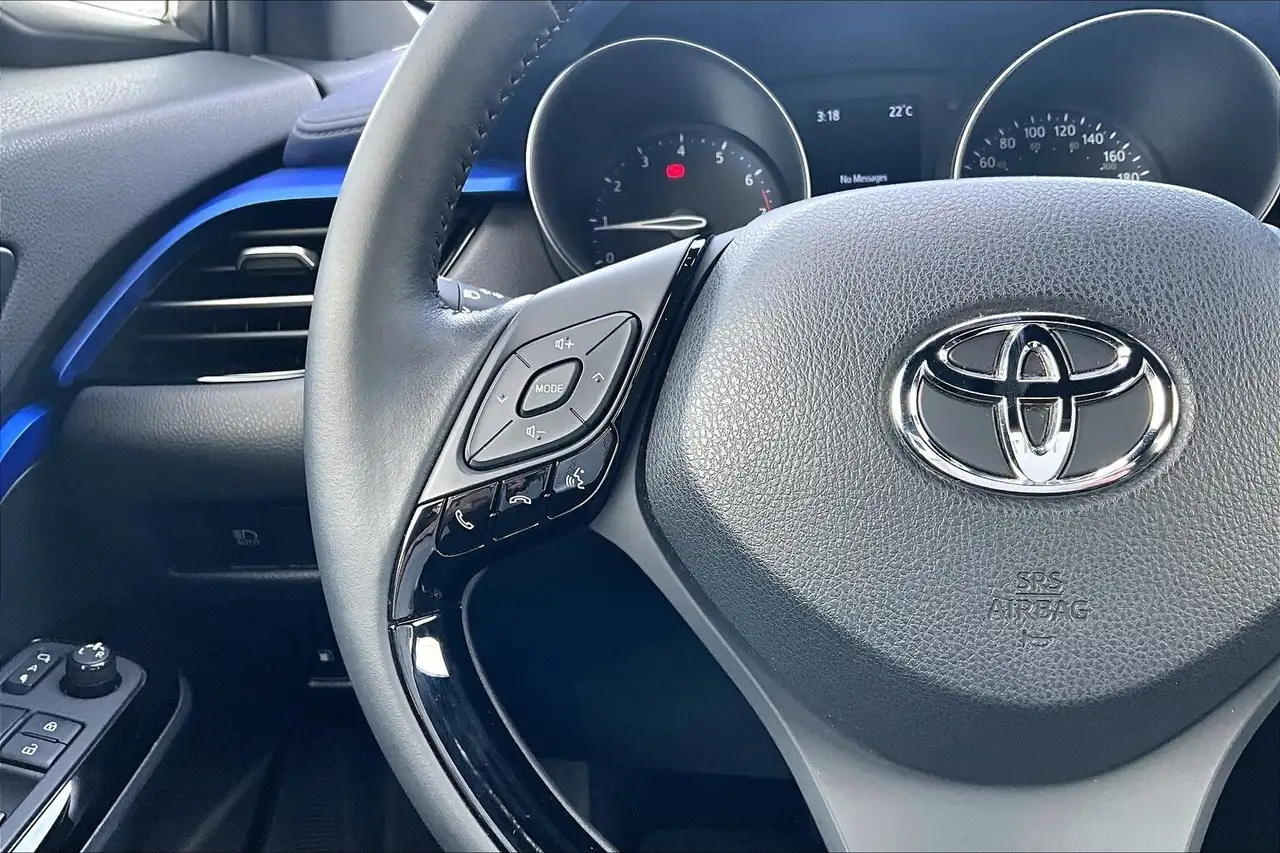 Toyota C-HR photo Toyota C-HR