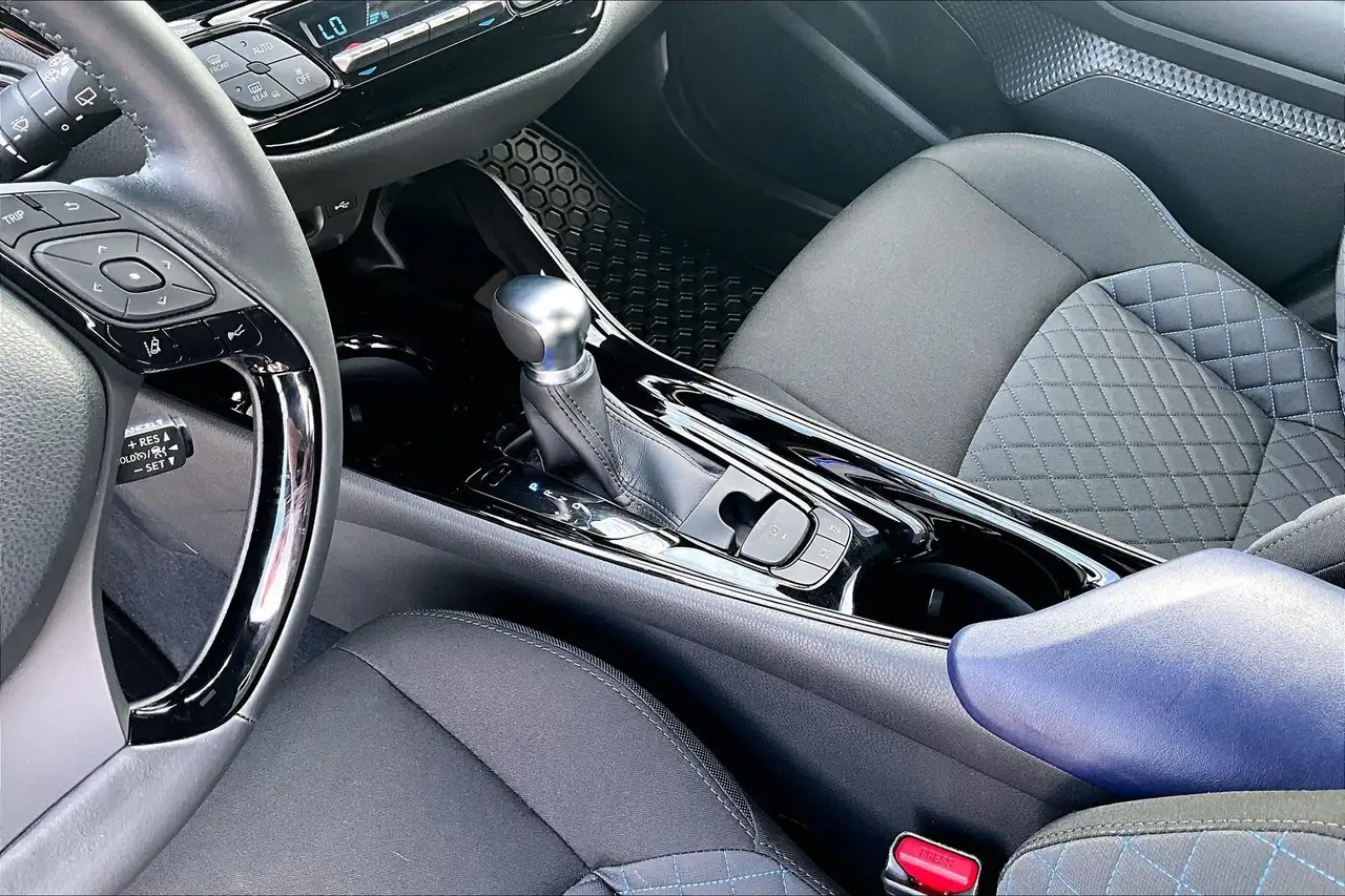 Toyota C-HR photo Toyota C-HR