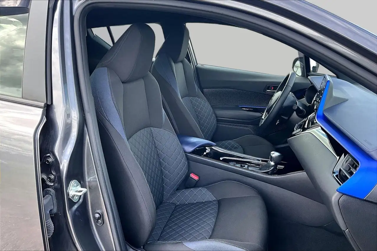 Toyota C-HR photo Toyota C-HR