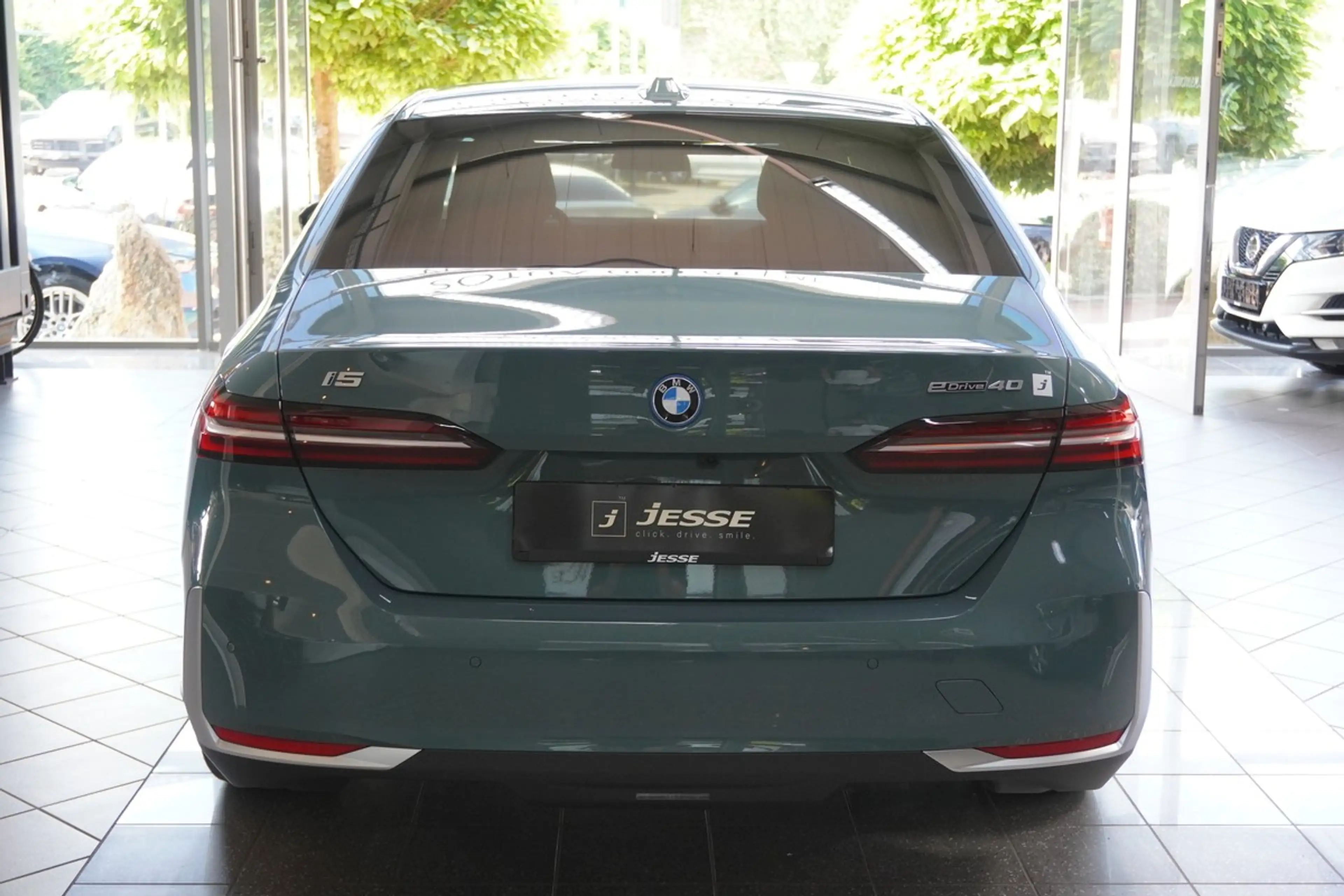 BMW i5 eDrive40 Limo. HUD Driving-Assistant Prof. 360 — photo 8