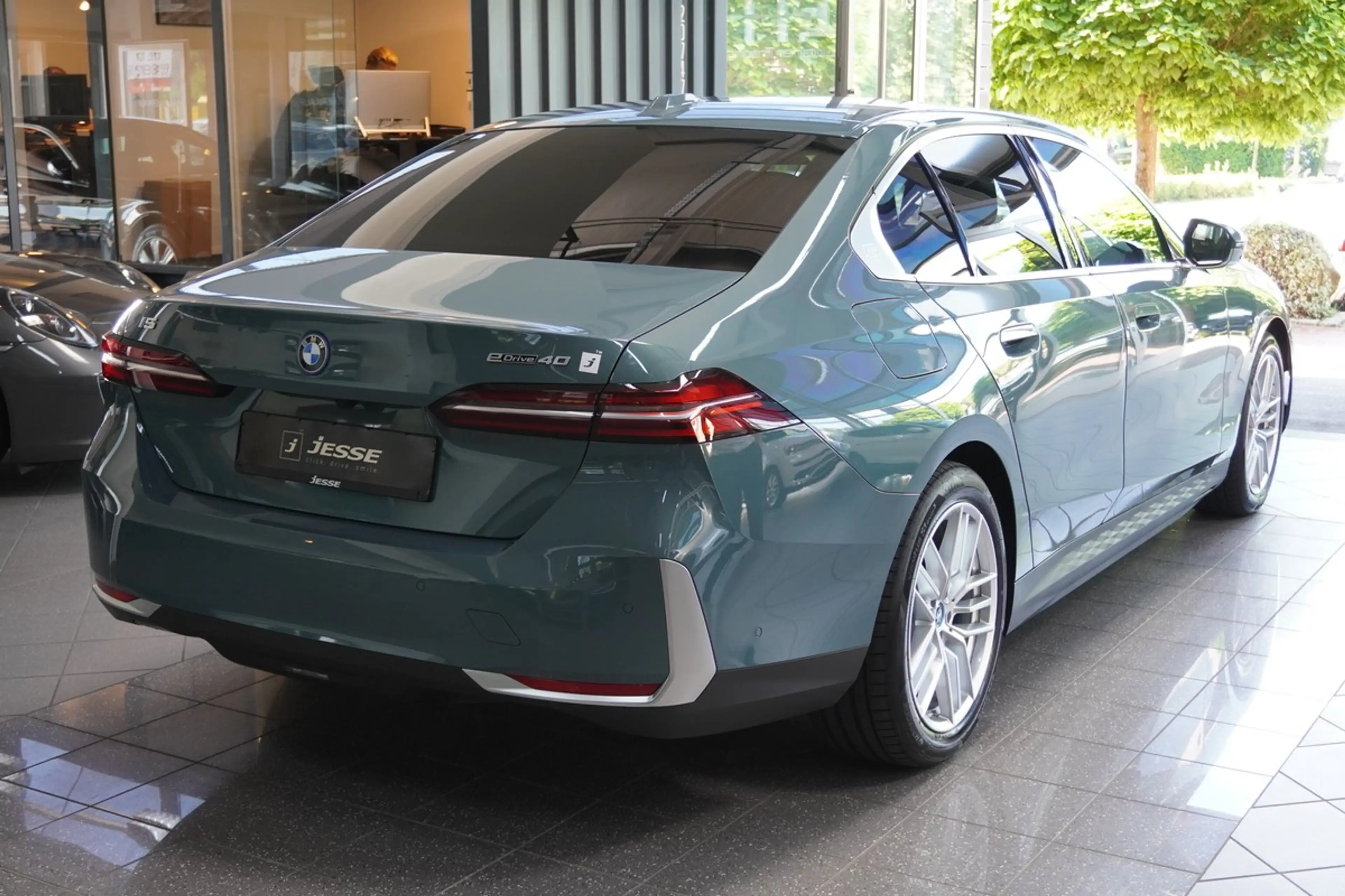 BMW i5 eDrive40 Limo. HUD Driving-Assistant Prof. 360 — photo 7