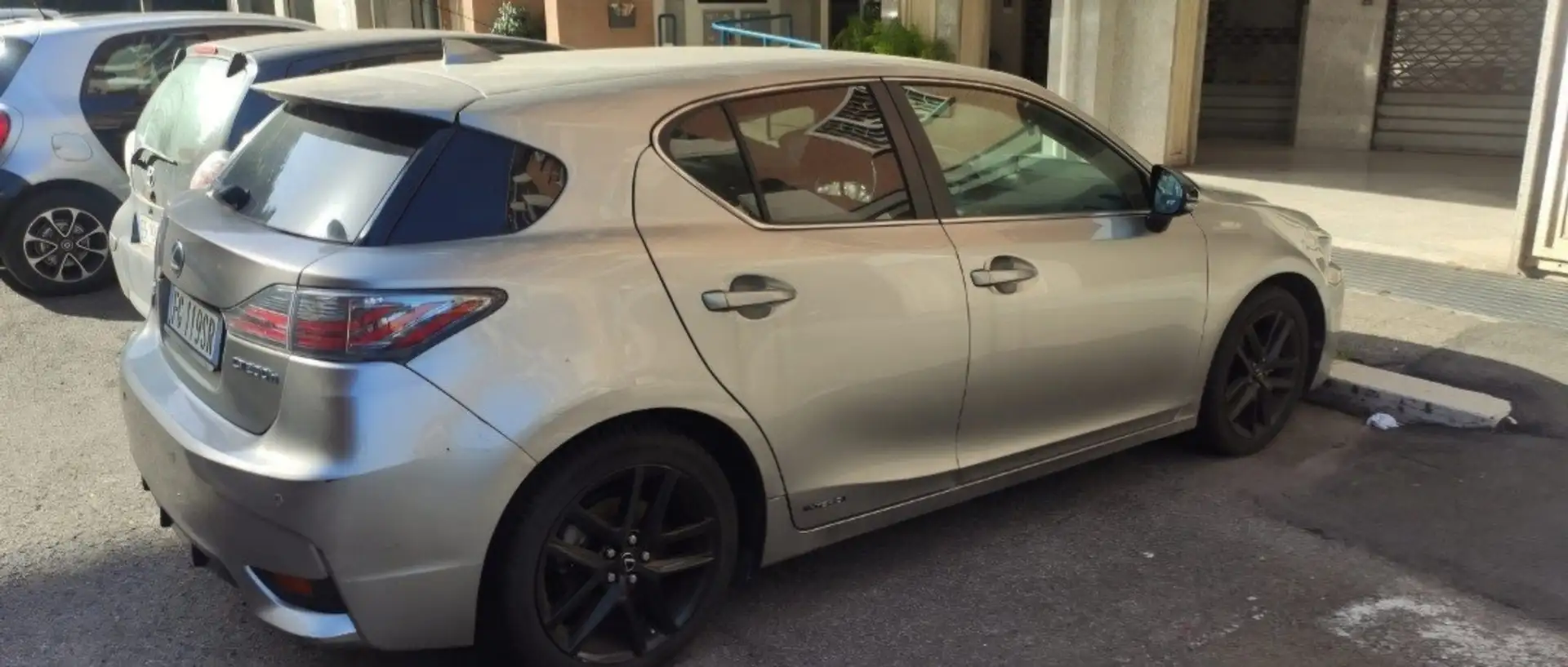 Lexus Black Street hybrid - 2