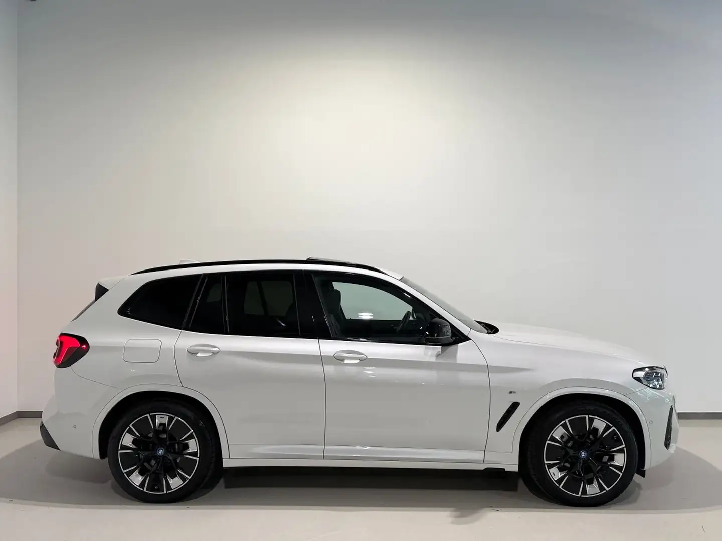 BMW iX3 LCI Inspiring/M-Sport/Panorama/AHK/Laser/Kamera Weiß - 2